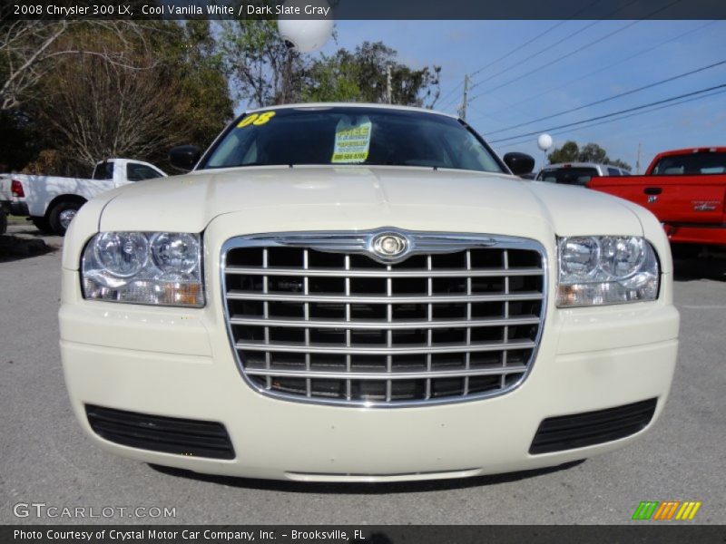 Cool Vanilla White / Dark Slate Gray 2008 Chrysler 300 LX