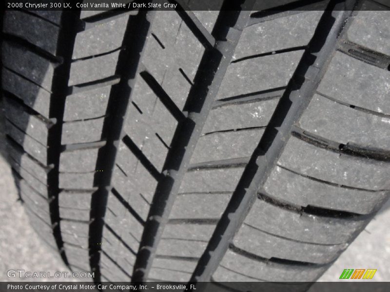 Cool Vanilla White / Dark Slate Gray 2008 Chrysler 300 LX