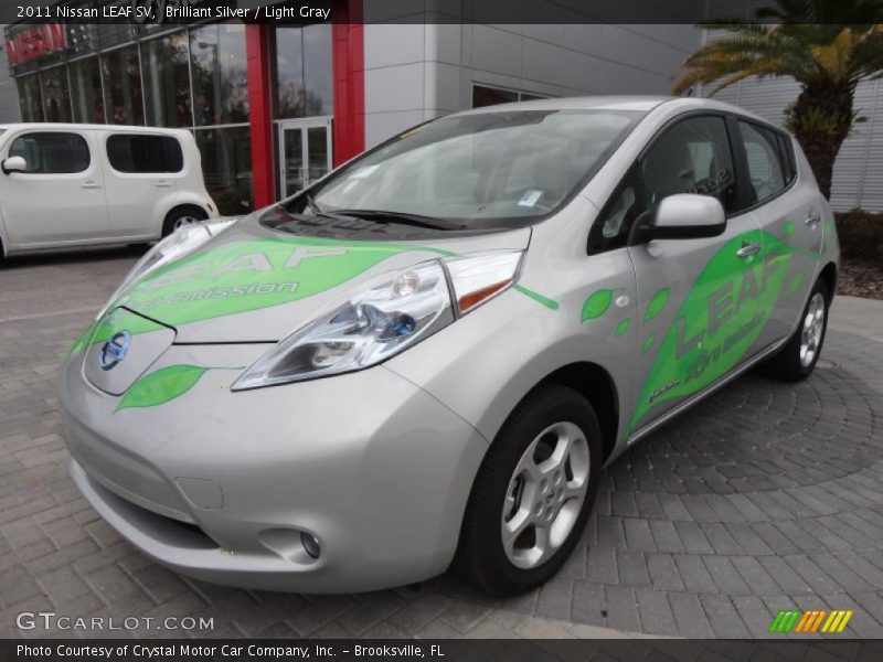 Front 3/4 View of 2011 LEAF SV