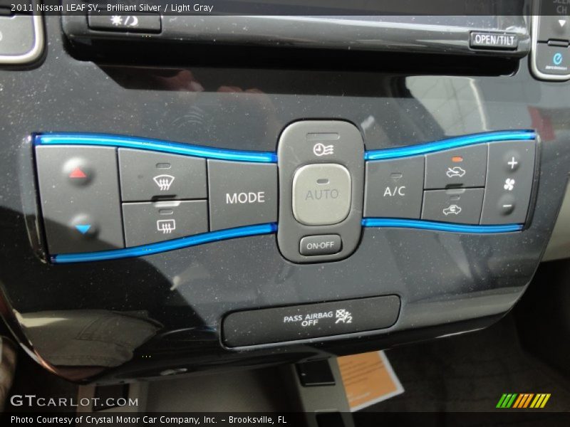 Controls of 2011 LEAF SV