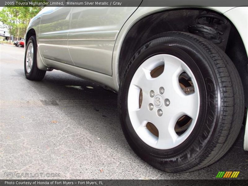 Millenium Silver Metallic / Gray 2005 Toyota Highlander Limited