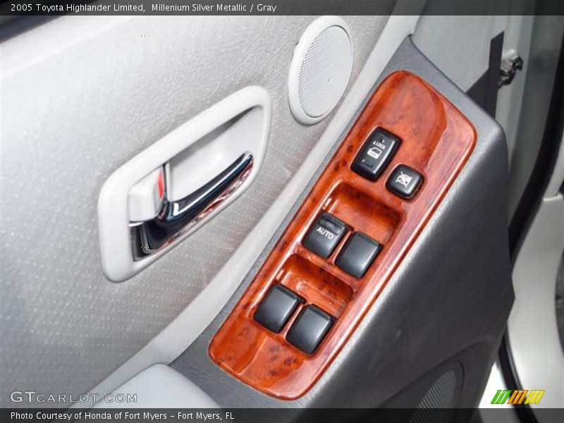Millenium Silver Metallic / Gray 2005 Toyota Highlander Limited
