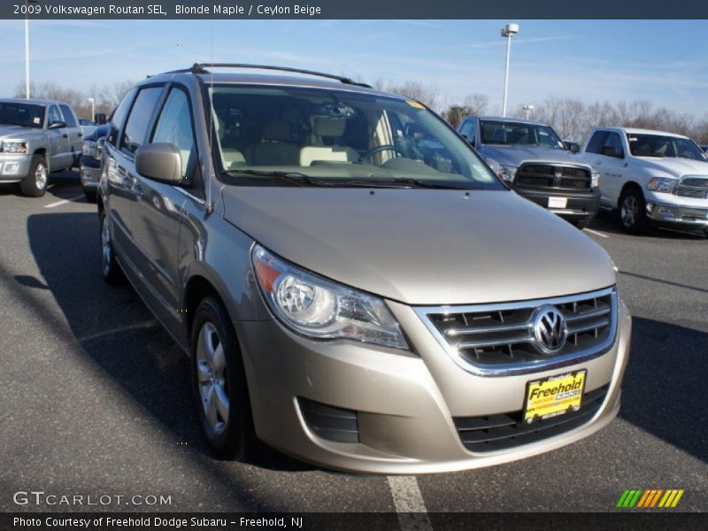 Blonde Maple / Ceylon Beige 2009 Volkswagen Routan SEL