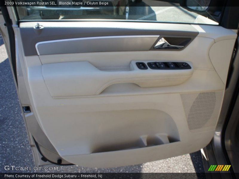 Blonde Maple / Ceylon Beige 2009 Volkswagen Routan SEL