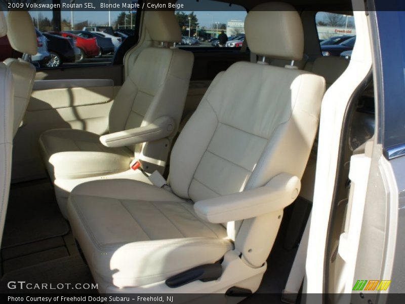 Blonde Maple / Ceylon Beige 2009 Volkswagen Routan SEL