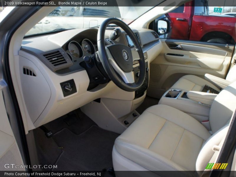 Blonde Maple / Ceylon Beige 2009 Volkswagen Routan SEL