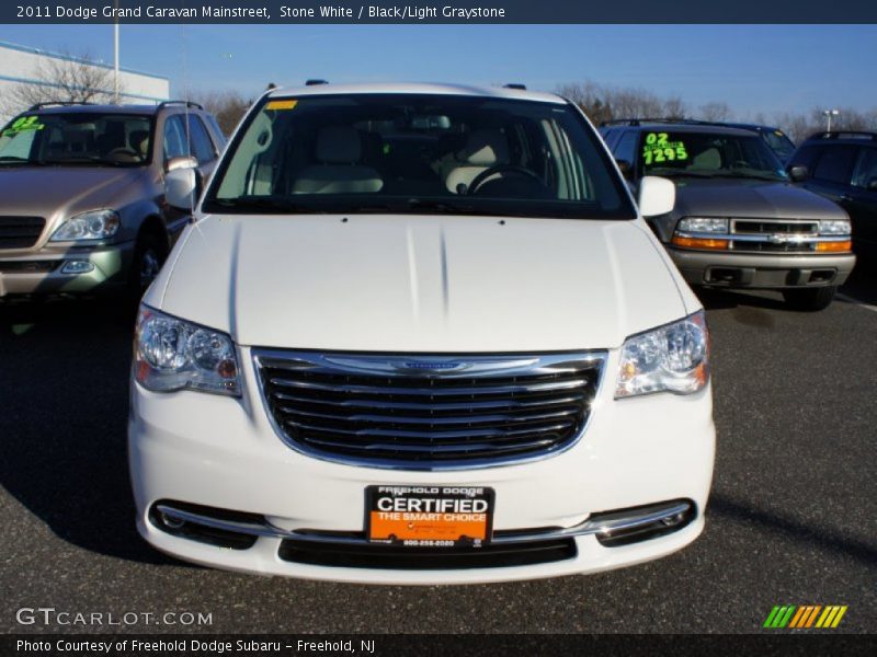 Stone White / Black/Light Graystone 2011 Dodge Grand Caravan Mainstreet