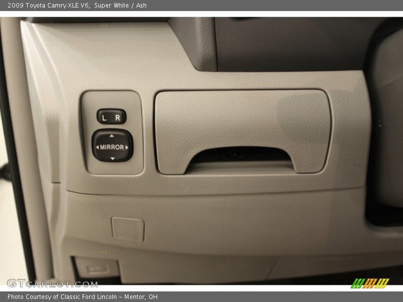 Super White / Ash 2009 Toyota Camry XLE V6