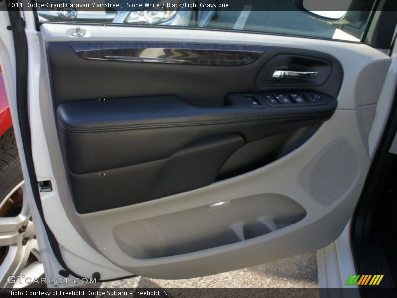 Stone White / Black/Light Graystone 2011 Dodge Grand Caravan Mainstreet