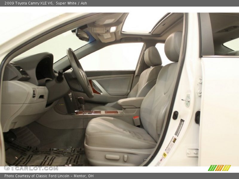 Super White / Ash 2009 Toyota Camry XLE V6