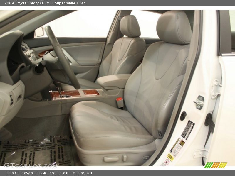 Super White / Ash 2009 Toyota Camry XLE V6