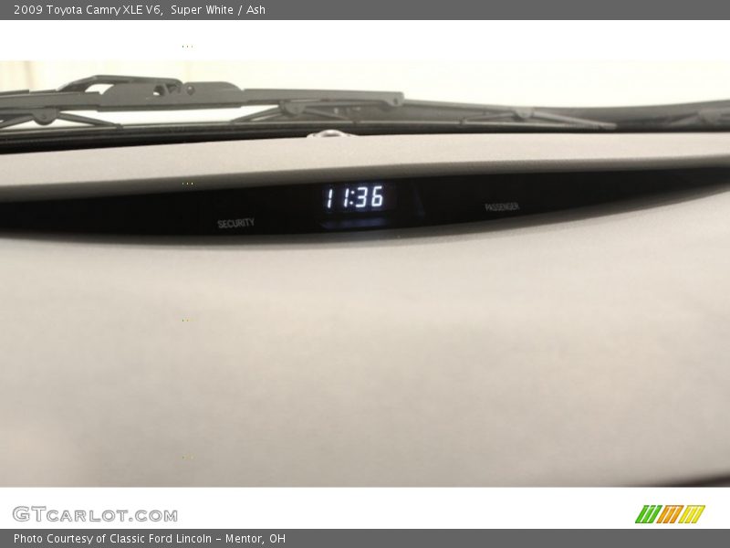 Super White / Ash 2009 Toyota Camry XLE V6