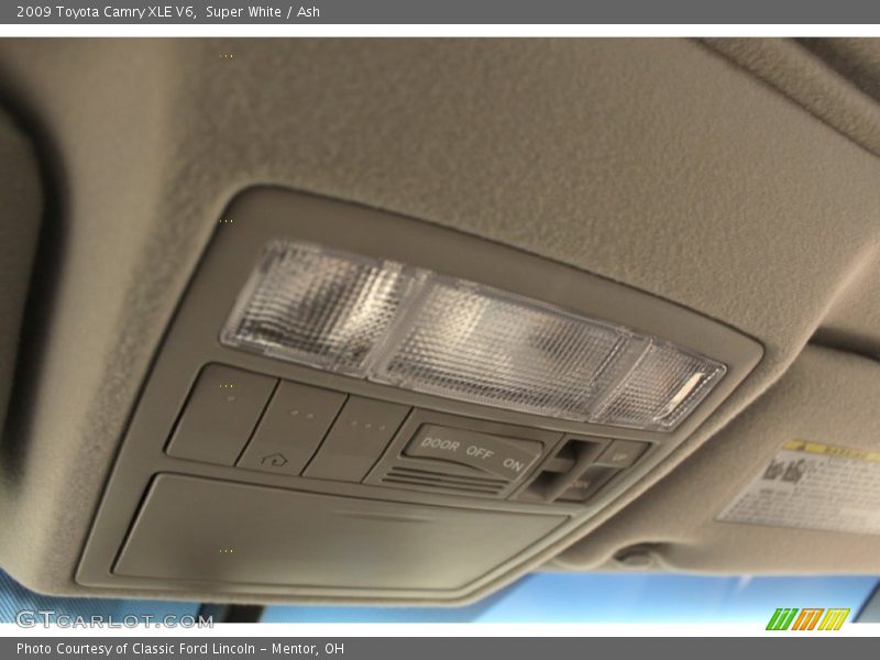 Super White / Ash 2009 Toyota Camry XLE V6