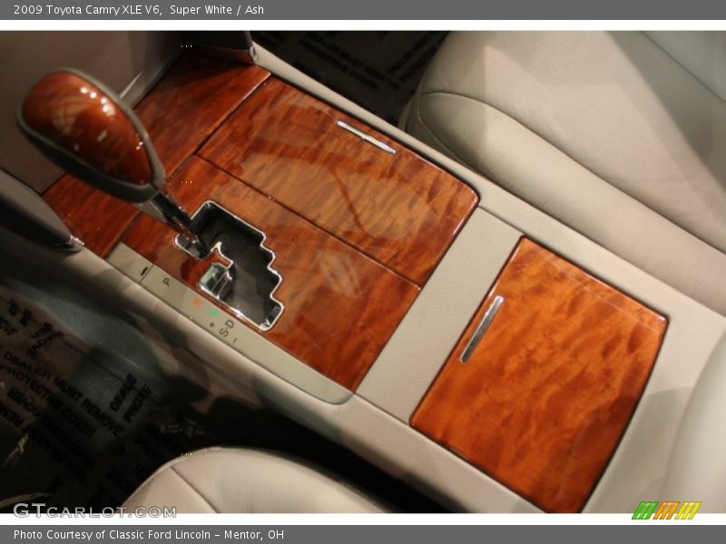 Super White / Ash 2009 Toyota Camry XLE V6