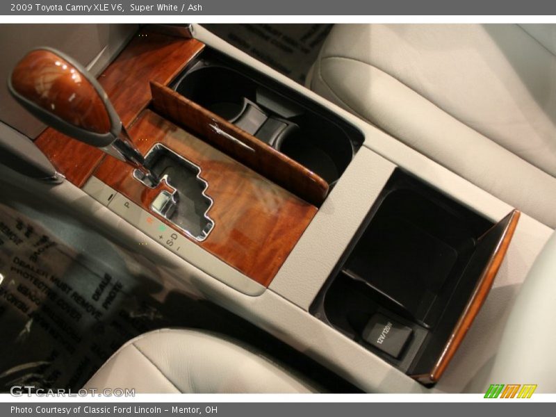 Super White / Ash 2009 Toyota Camry XLE V6