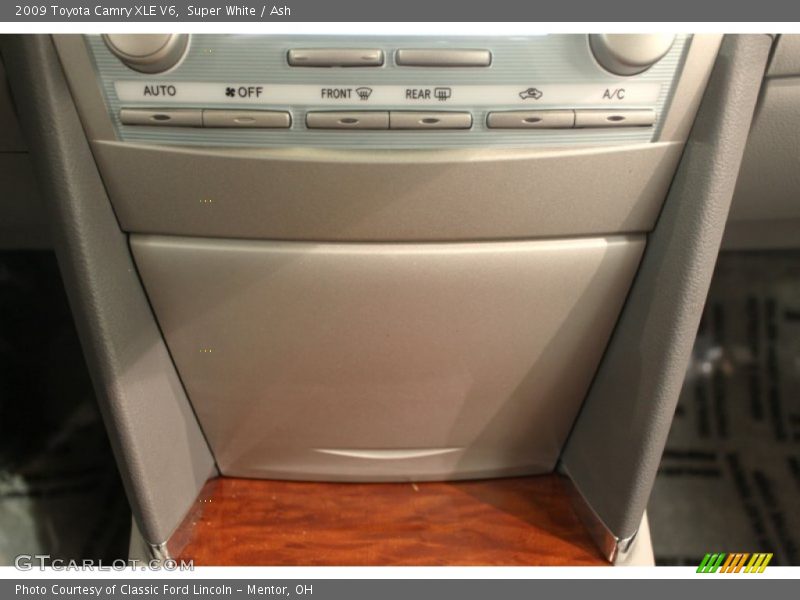 Super White / Ash 2009 Toyota Camry XLE V6
