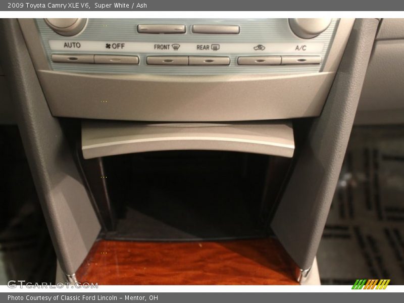 Super White / Ash 2009 Toyota Camry XLE V6