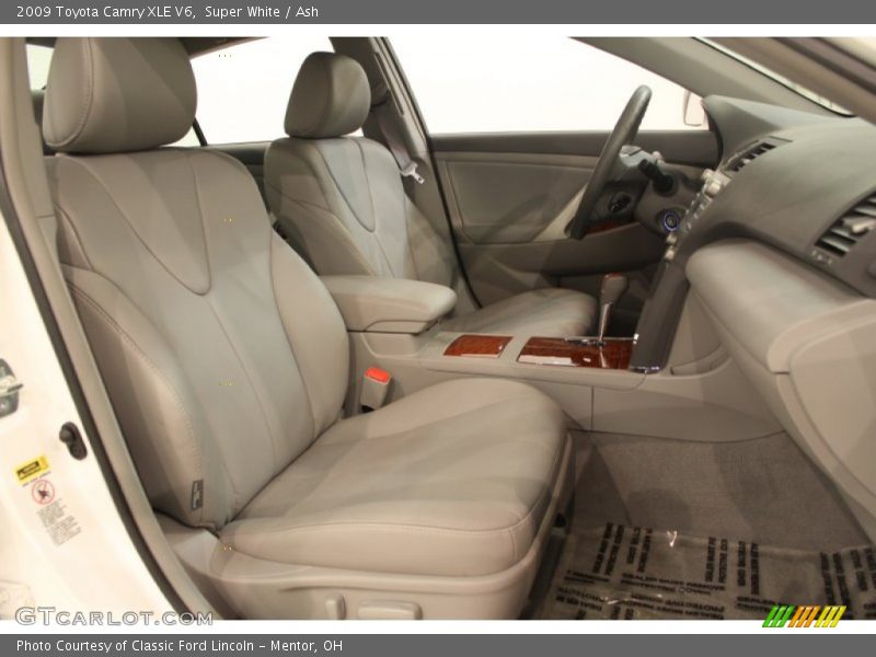 Super White / Ash 2009 Toyota Camry XLE V6