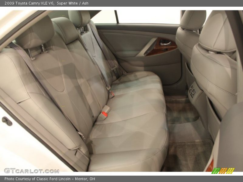 Super White / Ash 2009 Toyota Camry XLE V6