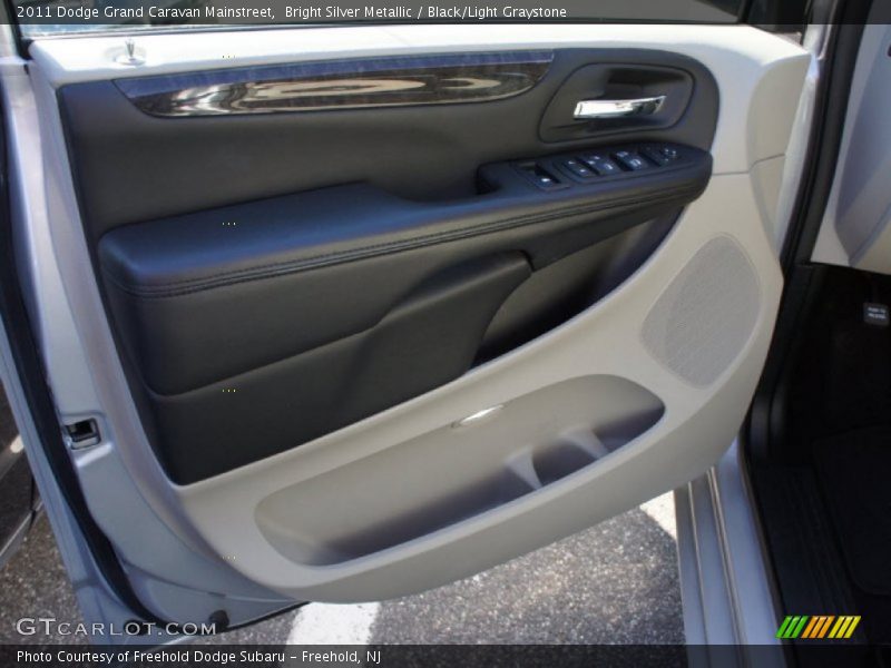 Bright Silver Metallic / Black/Light Graystone 2011 Dodge Grand Caravan Mainstreet