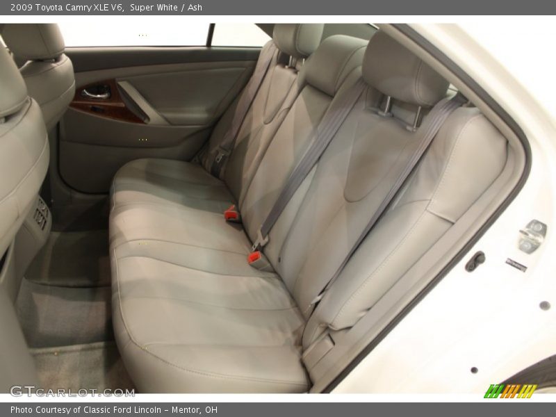 Super White / Ash 2009 Toyota Camry XLE V6