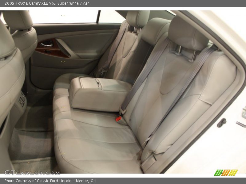 Super White / Ash 2009 Toyota Camry XLE V6