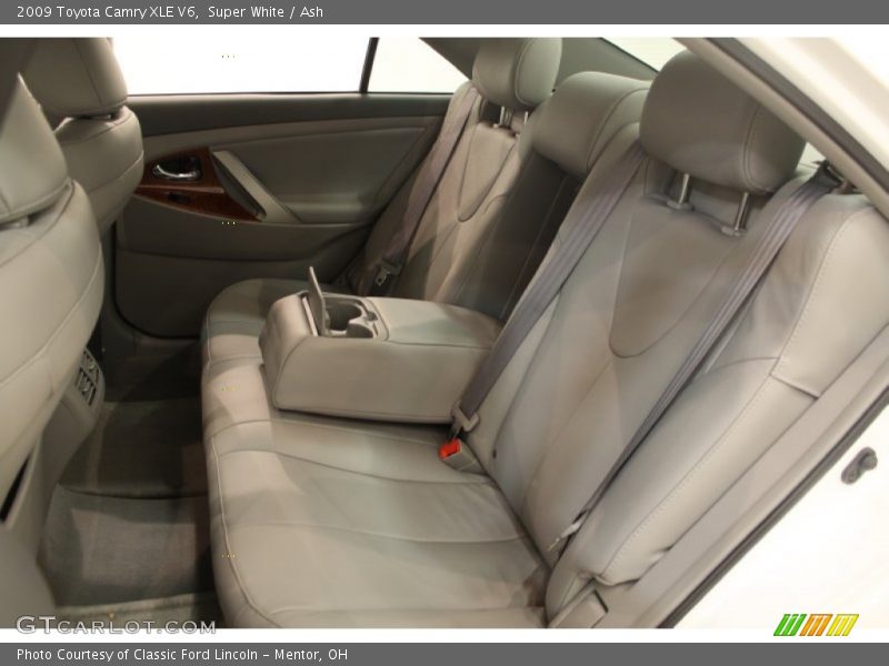 Super White / Ash 2009 Toyota Camry XLE V6