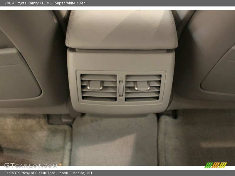 Super White / Ash 2009 Toyota Camry XLE V6