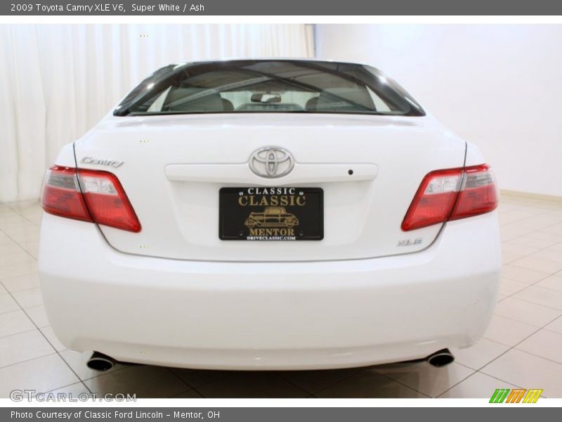 Super White / Ash 2009 Toyota Camry XLE V6