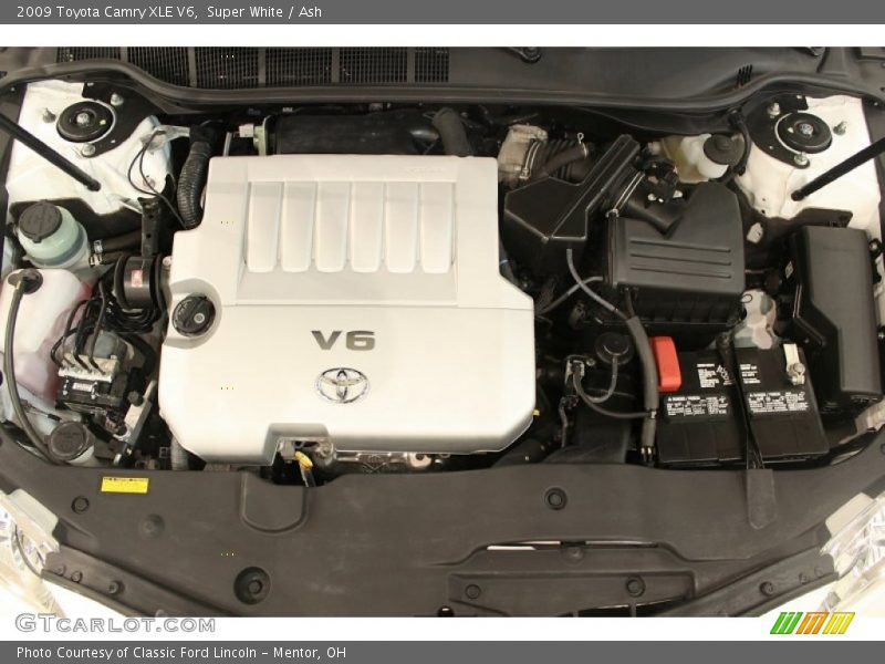 Super White / Ash 2009 Toyota Camry XLE V6