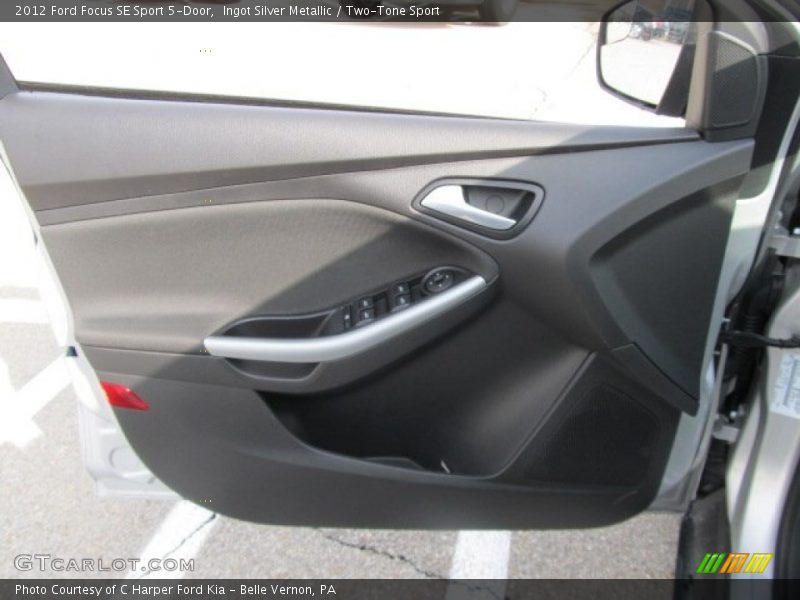 Ingot Silver Metallic / Two-Tone Sport 2012 Ford Focus SE Sport 5-Door