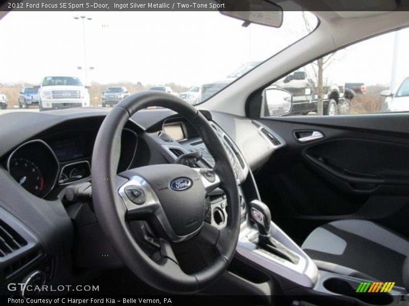 Ingot Silver Metallic / Two-Tone Sport 2012 Ford Focus SE Sport 5-Door