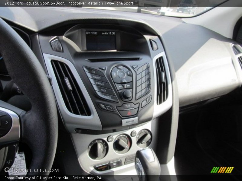 Ingot Silver Metallic / Two-Tone Sport 2012 Ford Focus SE Sport 5-Door