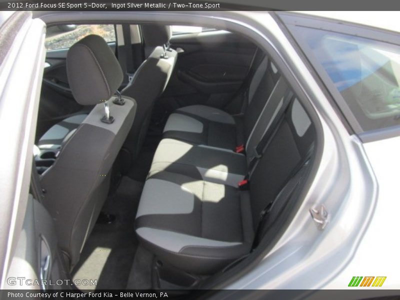 Ingot Silver Metallic / Two-Tone Sport 2012 Ford Focus SE Sport 5-Door