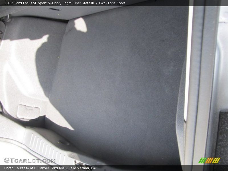 Ingot Silver Metallic / Two-Tone Sport 2012 Ford Focus SE Sport 5-Door