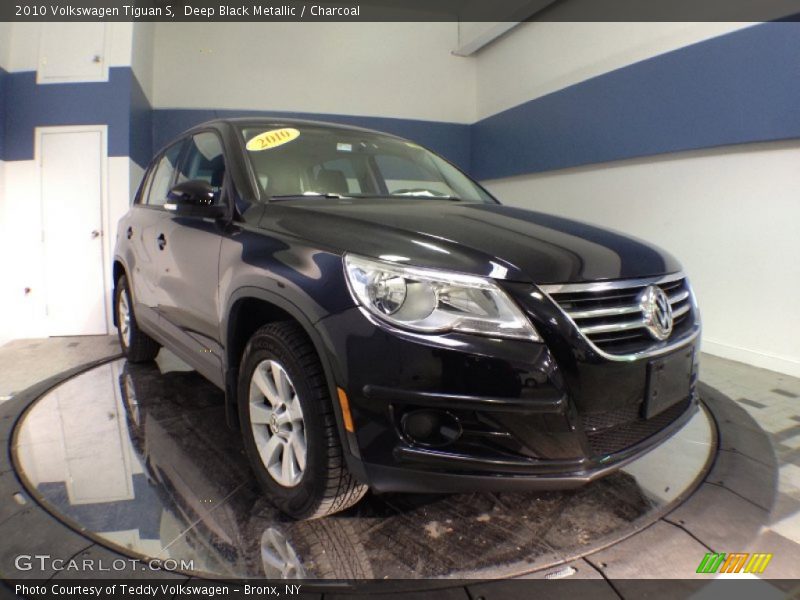 Deep Black Metallic / Charcoal 2010 Volkswagen Tiguan S