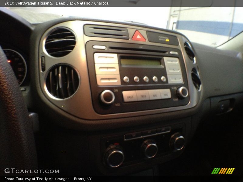Deep Black Metallic / Charcoal 2010 Volkswagen Tiguan S