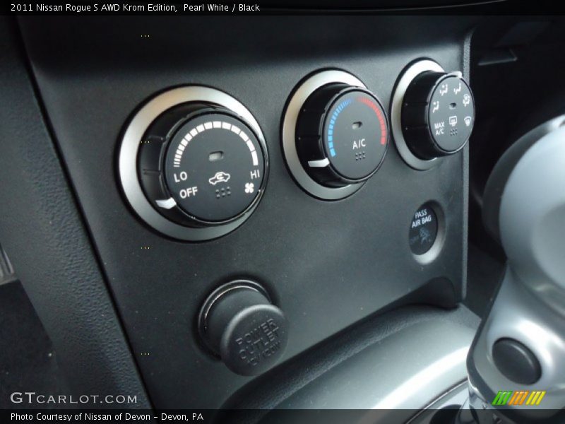Controls of 2011 Rogue S AWD Krom Edition