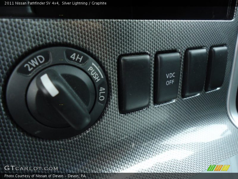 Silver Lightning / Graphite 2011 Nissan Pathfinder SV 4x4