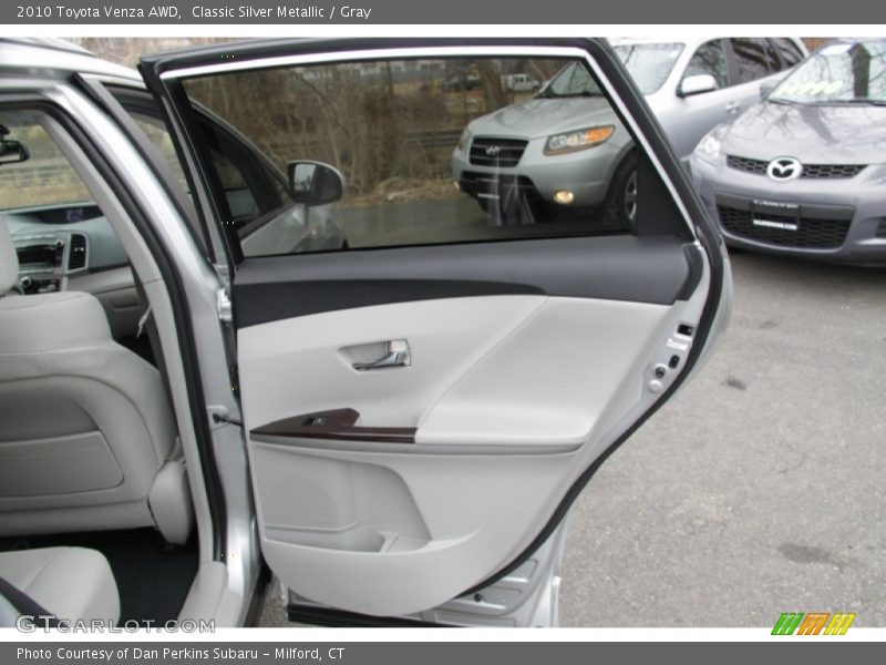 Classic Silver Metallic / Gray 2010 Toyota Venza AWD