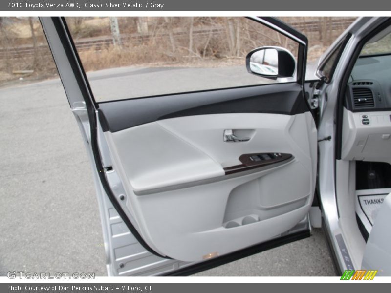 Classic Silver Metallic / Gray 2010 Toyota Venza AWD