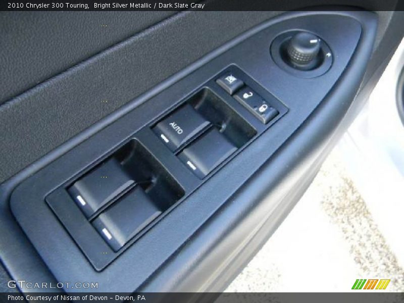 Bright Silver Metallic / Dark Slate Gray 2010 Chrysler 300 Touring