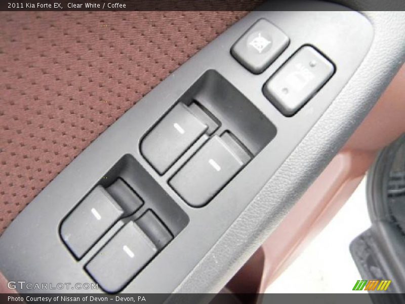 Clear White / Coffee 2011 Kia Forte EX