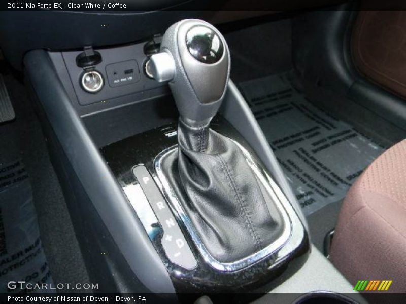 Clear White / Coffee 2011 Kia Forte EX