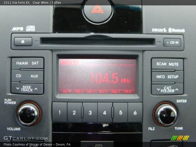 Clear White / Coffee 2011 Kia Forte EX