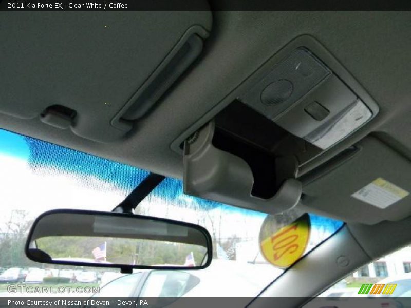 Clear White / Coffee 2011 Kia Forte EX