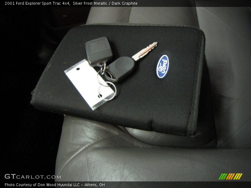 Silver Frost Metallic / Dark Graphite 2001 Ford Explorer Sport Trac 4x4
