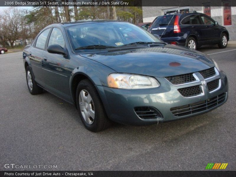 Magnesium Pearlcoat / Dark Slate Grey 2006 Dodge Stratus SXT Sedan