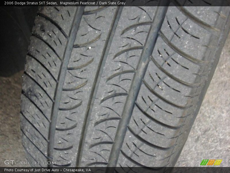 Magnesium Pearlcoat / Dark Slate Grey 2006 Dodge Stratus SXT Sedan