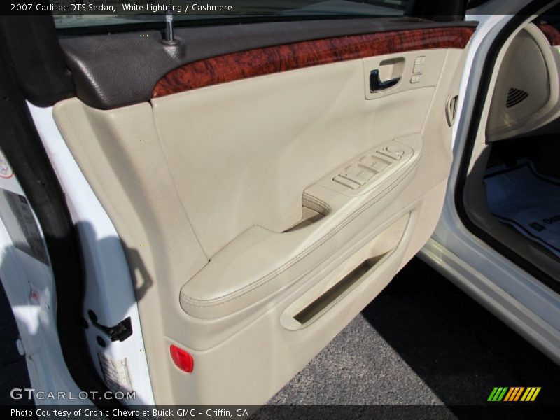 White Lightning / Cashmere 2007 Cadillac DTS Sedan